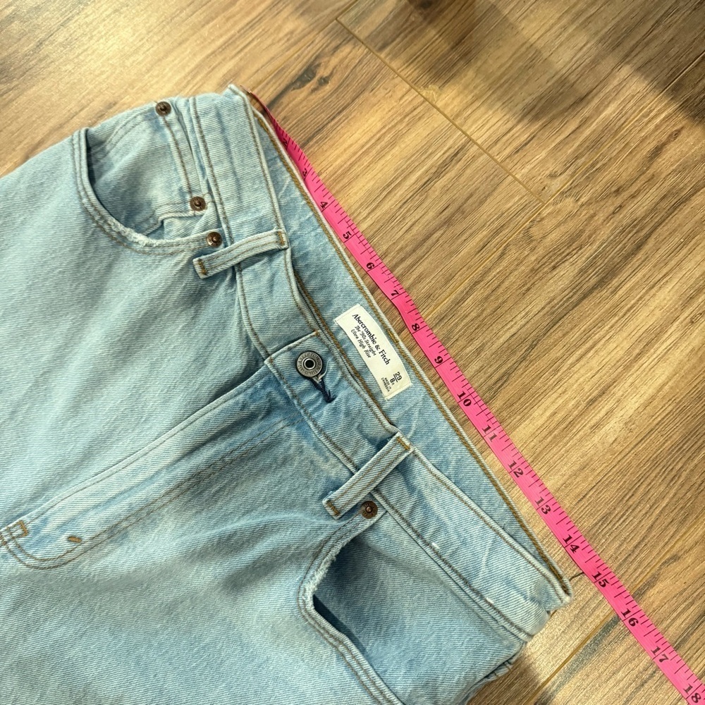 Abercrombie & Fitch Ultra High Rise 90s Straight Jean - Picture 6 of 7